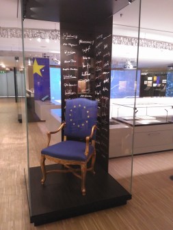 El "trono" europeo -firmas no espadas